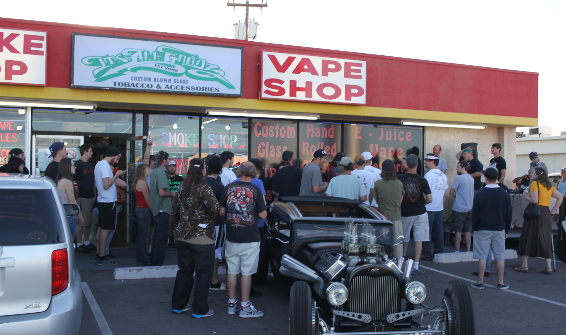 cropped IMG 7436 1 Your one stop shop for all your smoke & vape supplies!
